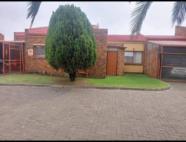 3 BEDROOM SIMPLEX FOR SALE IN VANDERBIJLPARK CE 3